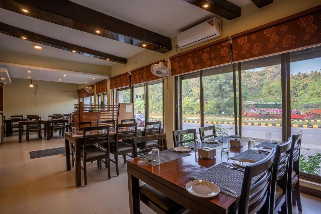 Hotel Peaceland Lumbini Esterno foto
