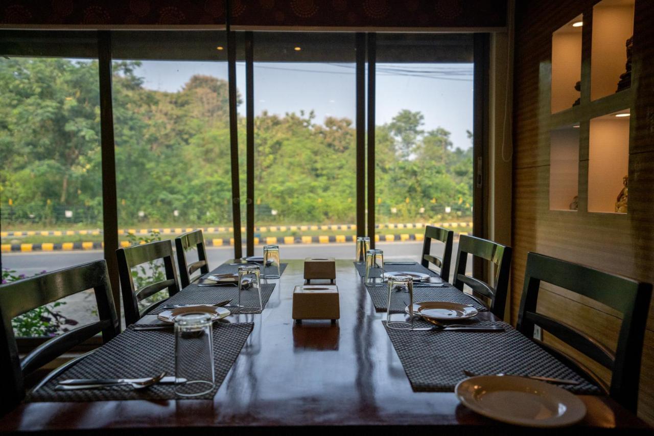 Hotel Peaceland Lumbini Esterno foto