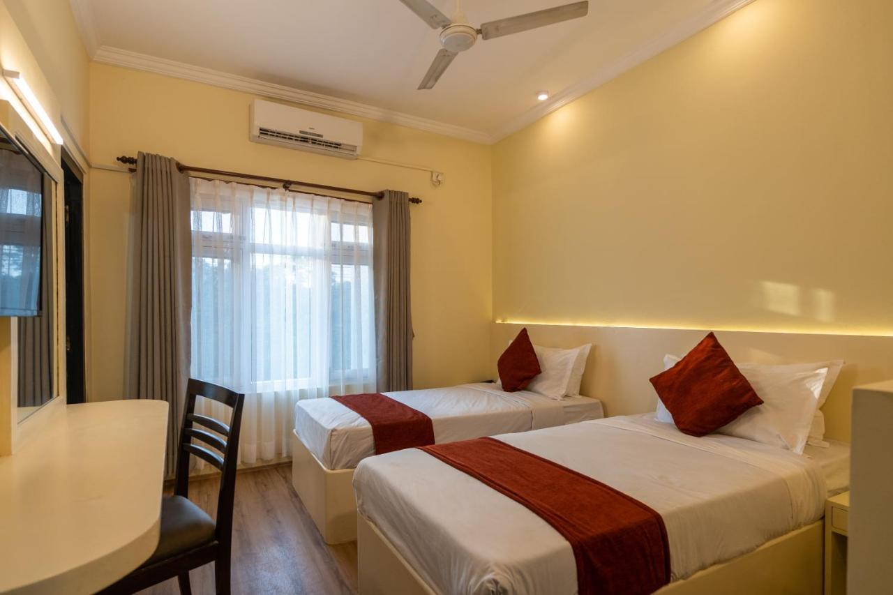 Hotel Peaceland Lumbini Esterno foto