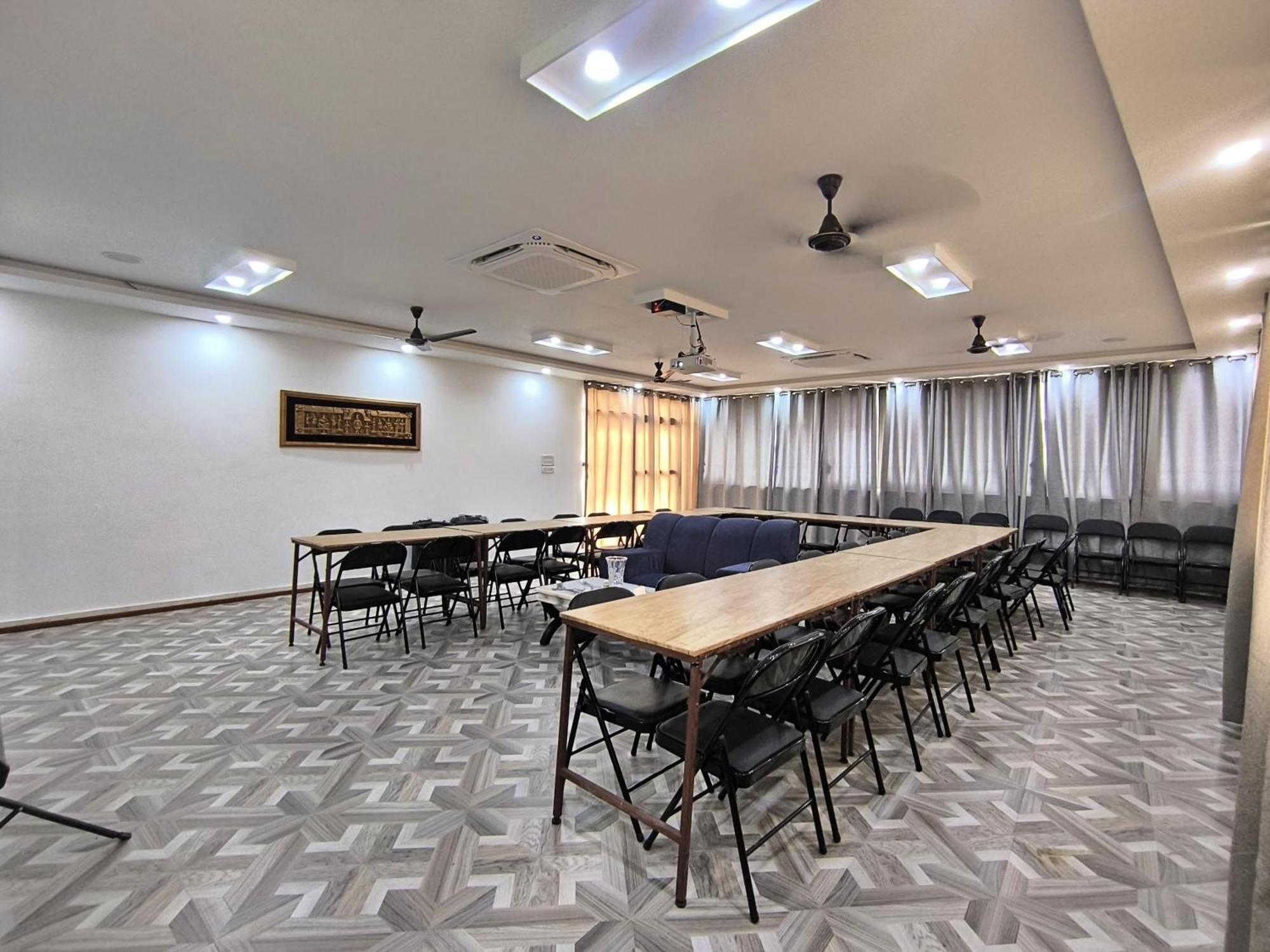 Hotel Peaceland Lumbini Esterno foto