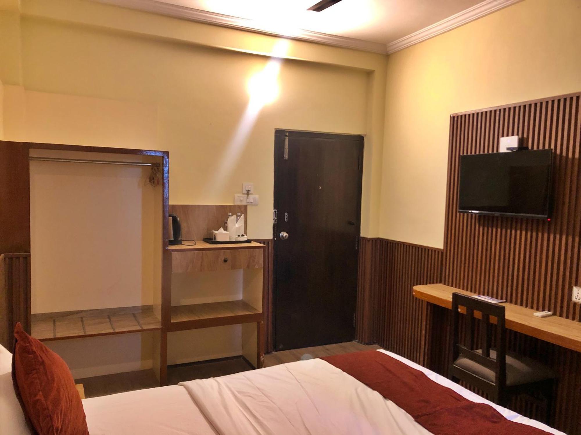 Hotel Peaceland Lumbini Esterno foto