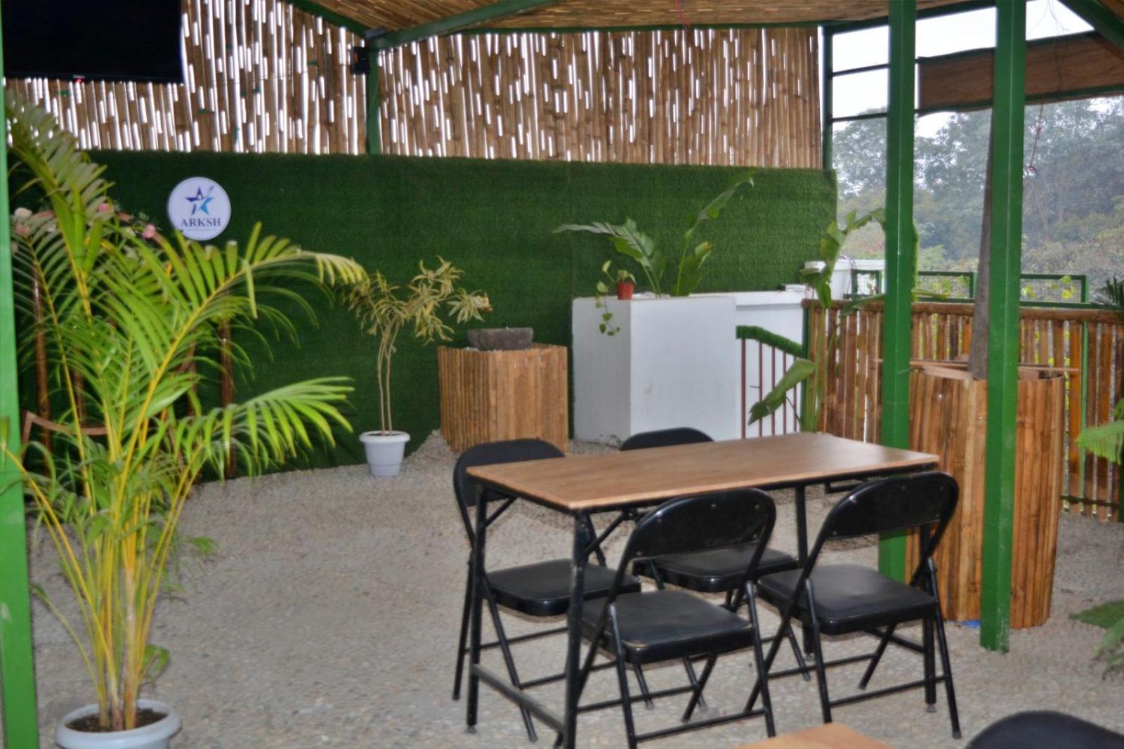 Hotel Peaceland Lumbini Esterno foto