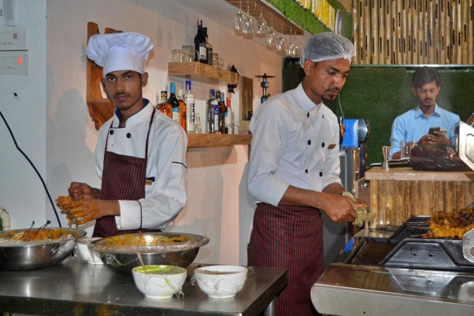 Hotel Peaceland Lumbini Esterno foto